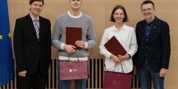 Išskirtinius rezultatus pasiekusiems gyvybės mokslų studentams įteiktos prof. V. Šikšnio vardo stipendijos