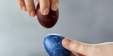 M. Mažvydo laikais kiaušinius dažė ąžuolo žieve ir svogūnų lukštais – prof. R. Laužikas per Velykas kviečia sekti protėvių tradicijas