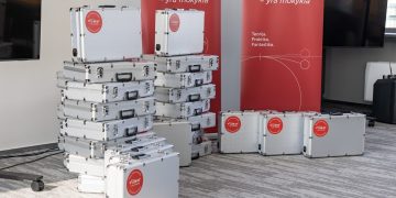 Projektas „Vilnius yra mokykla“ įsibėgėja: įteikti pirmieji gido įrangos rinkiniai