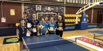 Stalo tenisininkai laiko aukštas pozicijas