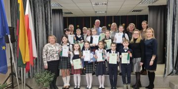 Tautinių mažumų mokyklų mažieji skaitovai konkurse skaitė lietuvių poetų eiles