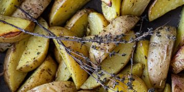 Tobulo skonio garnyras prie šašlykų: kitaip bulvių neberuošite