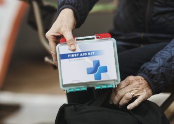 Vairuotojai iki liepos 1 d. turi atnaujinti vaistinėles automobiliuose