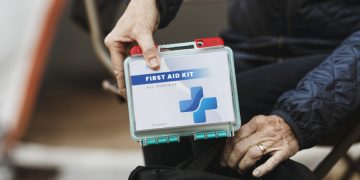 Vairuotojai iki liepos 1 d. turi atnaujinti vaistinėles automobiliuose