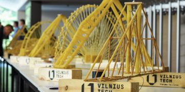 Tiltai iš makaronų – atlaiko kone pusšimčio kilogramų apkrovą