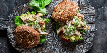 Mėsainių variancijų – gausybė: specialistas pataria, kaip juos teisingai paruošti (receptas)