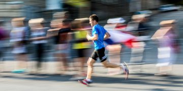 Bėgikai sekmadienį sieks rekordo: Naujamiestyje bus eismo ribojimų