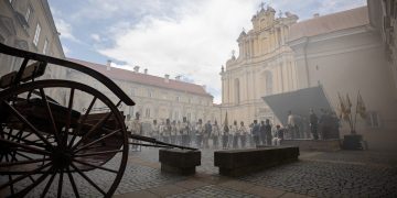 Į Vilnių trečiam sezonui sugrįžta kostiuminės dramos „Sisi“ kūrėjai: sostinė virs XIX a. Austrija