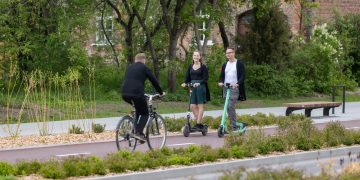 Keliones automobiliu keičia aplinkai draugiškos alternatyvos