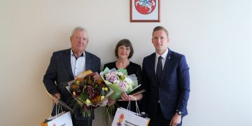 Meras R. Duchnevič pasveikino ordiną gavusius Vilniaus rajono gyventojus