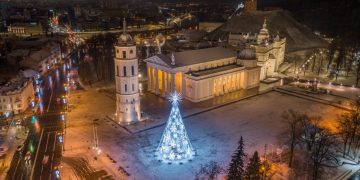 Sostinė jau ruošiasi Kalėdoms: skelbiamas Katedros aikštės papuošimo konkursas