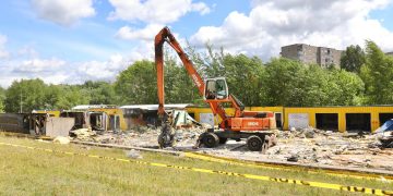 Pradedamas tvarkyti sąvartynu tapęs geltonųjų kioskų turgus Šeškinėje