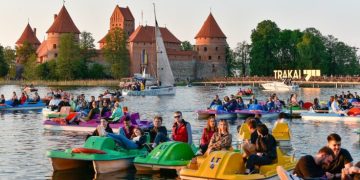 Tautiškos giesmės giedojimo metu įvedamas Galvės ežero akvatorijos zonavimas plaukiojimo priemonėms