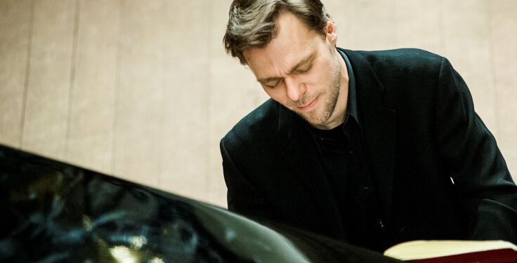 Garsus pianistas A. Žlabys koncertuos XIX tarptautiniame muzikos festivalyje „Užutrakio vakarai“ ir atliks specialiai parengtą programą. / trakai.lt