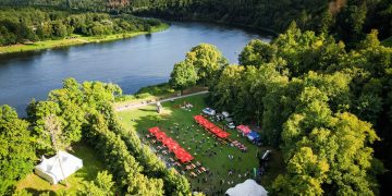 Keliauju, vadinasi, teršiu? Tvaraus turizmo mitai ir realybė