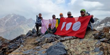 Lietuvos alpinistų senjorų klubas išskirtinai paminėjo amžinai jauno Vilniaus jubiliejų: po 50 metų antrą kartą įkopė į sostinės vardu pavadintą viršukalnę Tadžikistane