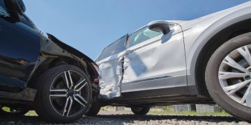 Vyriškis „pasismagino“ automobilių aikštelėje