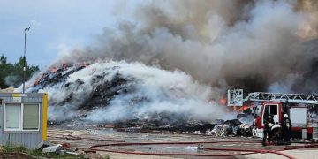 Gauti pirmieji UAB „Ecoservice“ gaisro gesinimo metu Vilniuje atlikti vandens ir nuotekų tyrimų rezultatai