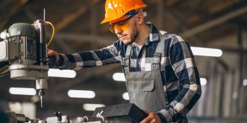 Užimtumo tarnyba: darbuotojų poreikis mažėja