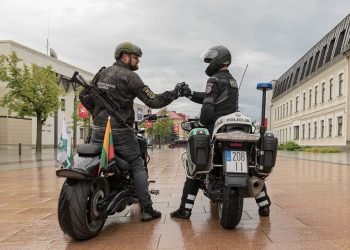 Su uniforma, ginklu ir ant motociklo: motošaulių žygis per Lietuvą
