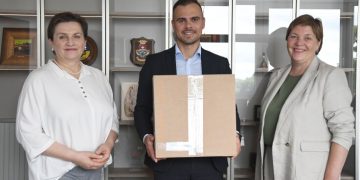 Įteikti defibriliatoriai Trakų ligoninei ir Lentvario Motiejaus Šimelionio gimnazijai