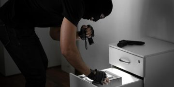 Žolinių proga iš namų pavogta 22 000 eurų.