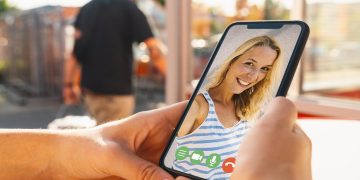 „Tinder“ kūrėjai išbando naują dirbtinio intelekto įrankį: padės greičiau rasti antrąją pusę?