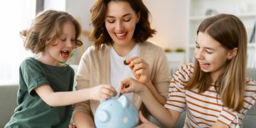 6 patarimai tėvams, kaip ugdyti vaikų finansinį raštingumą