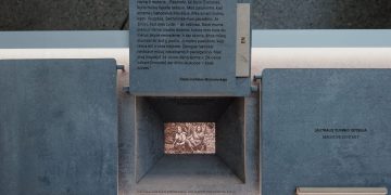 Vilniaus savivaldybėje – paroda apie Holokaustą išgyvenusių moterų ir mergaičių patirtis