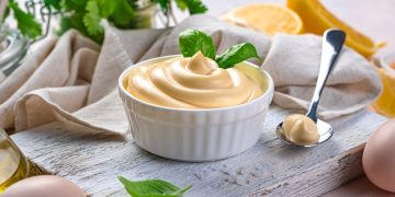 Pamirškite visus mitus apie majonezą: dietologė pataria, kaip jį įtraukti į sveikatai palankią mitybą