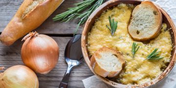 Sustiprinti imunitetą rudenį padės svogūnai: kokių maistinių medžiagų turi ši daržovė ir ką iš jos pasigaminti? (receptas)