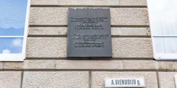 Vilniuje neliks sovietinių atminimo lentų