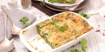 Lapiniai kopūstai – neseniai išpopuliarėjusi daržovė: kodėl tai supermaistas? (pigios vegetariškos lazanijos receptas)