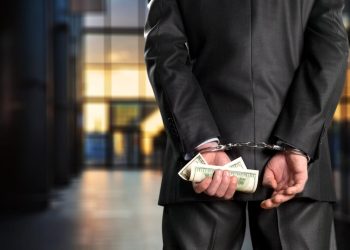 Išaiškinti galimai labai didelės vertės svetimo turto pasisavinimu įtariami asmenys