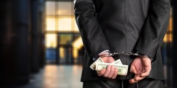 Išaiškinti galimai labai didelės vertės svetimo turto pasisavinimu įtariami asmenys