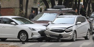 „Žalias“ jaunuolis susidūrė su priešpriešiniu automobiliu