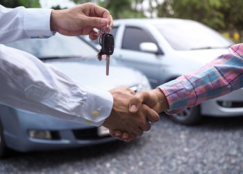 Ekspertai pataria: kaip nusiderėti naudoto automobilio kainą net iki 20 procentų?