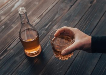 Naminės legalizavimo klausimas vis dar kabo neišspręstas, o tyrimai rodo, kad formuojasi pilstuko ir naminės vartojimo augimas