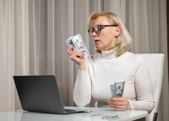 Sukčiai nesnaudžia: iš žmonių išviliotos didelės pinigų sumos