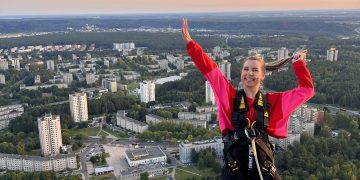 Pasaulis to dar nėra matęs – Vilniuje įvyko Zumba treniruotė 170 m aukštyje