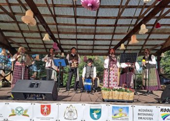 Tiltuose – tradicinė šventė „Kvepia medumi mūsų stalas“