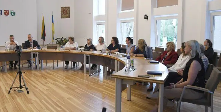 Surengtame savivaldybėje pasitarime rajono vaikų darželių bei mokyklų, kuriose veikia ikimokyklinukų grupės, vadovai išnagrinėjo vadinamojo priverstinio miego situaciją mūsų ugdymo įstaigose / 
Sigitos Nemeikaitės nuotr.  