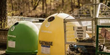 Artėjant Vėlinėms: kaip kapinių nepaversti sąvartynais?