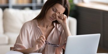 Jeigu gyvenimas bėga prie ekranų: kaip ilsinti akis?