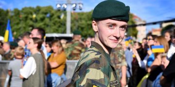 Angelai sargai su šaulio uniforma