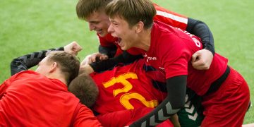 Populiarumo sulaukęs naktinio futbolo turnyras grįžta