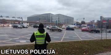 Vairuotojai vis dar neatpranta blokuoti sankryžų