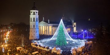 Vilnius ruošiasi įžiebti Kalėdų eglę: į renginį – nemokamu viešuoju transportu