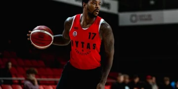 M. Fosteris grįžta į „Rytą“