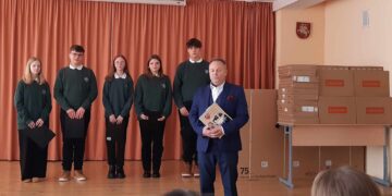 Kompiuterinė įranga trims gimnazijoms